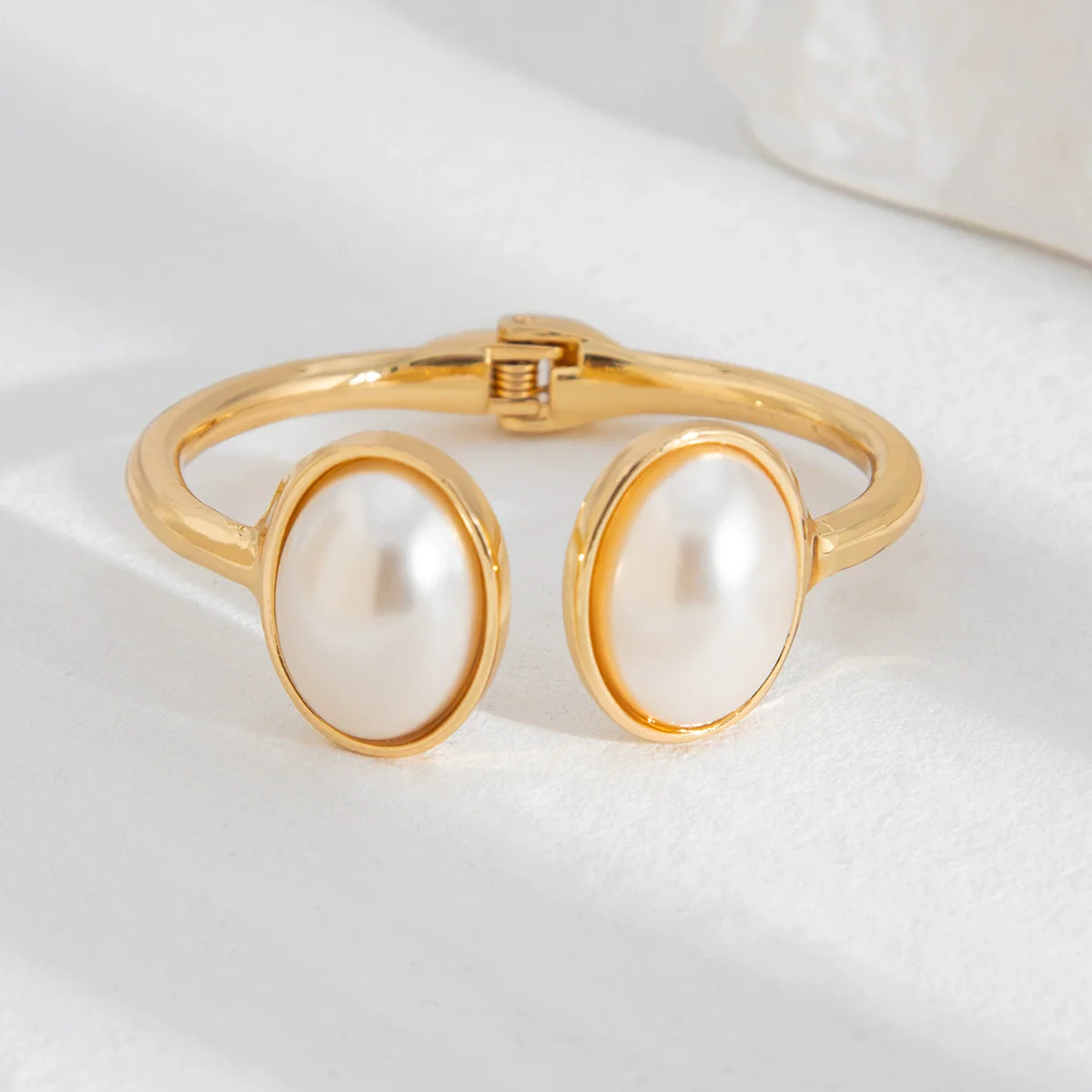 Leisure Style Pearl And Alloy Open Trim Oval Bracelet With Electroplating - Image 6