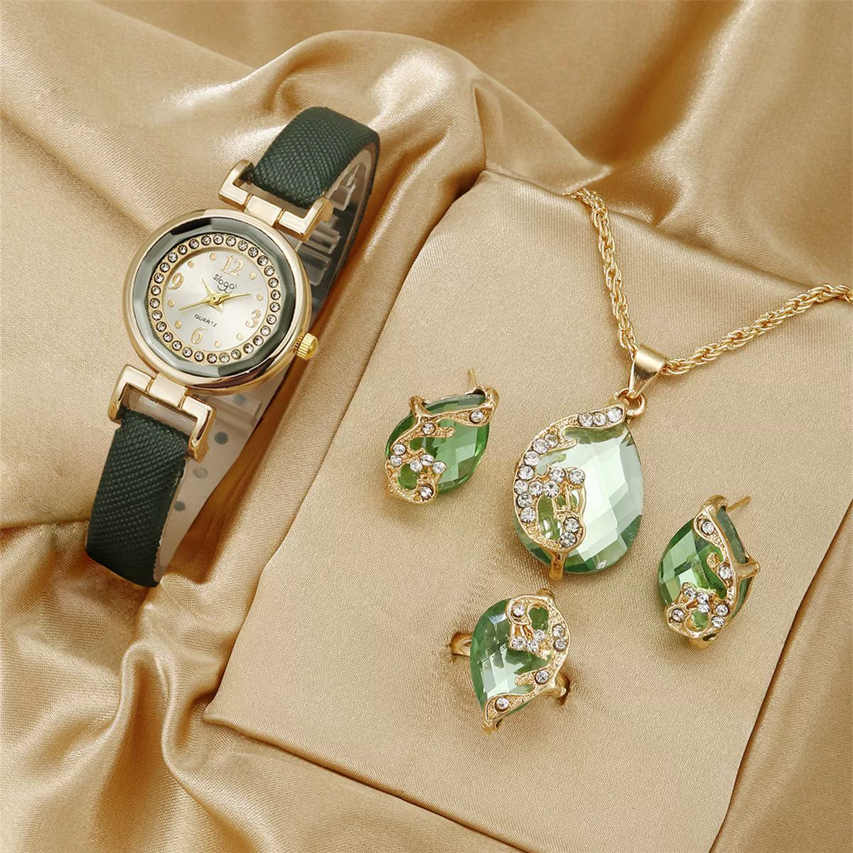 Leisure Women Jewelry Set With Alloy Case Round Dial Quartz Watch And Imitation Leather Belt And Stainless Steel Clasp