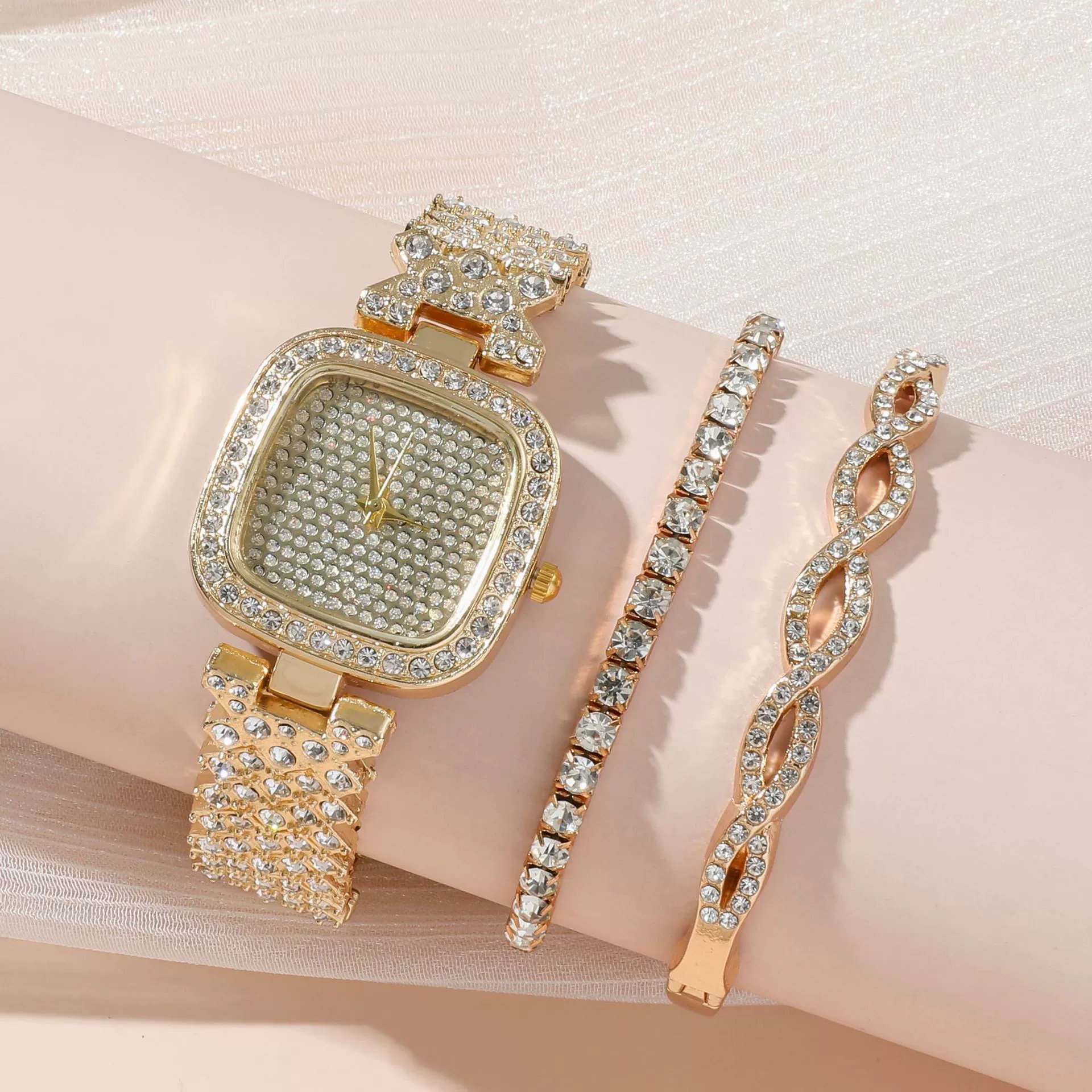 Leisure Women's Alloy Bracelet Watch With Square Dial And Diamond Star Design - Image 6