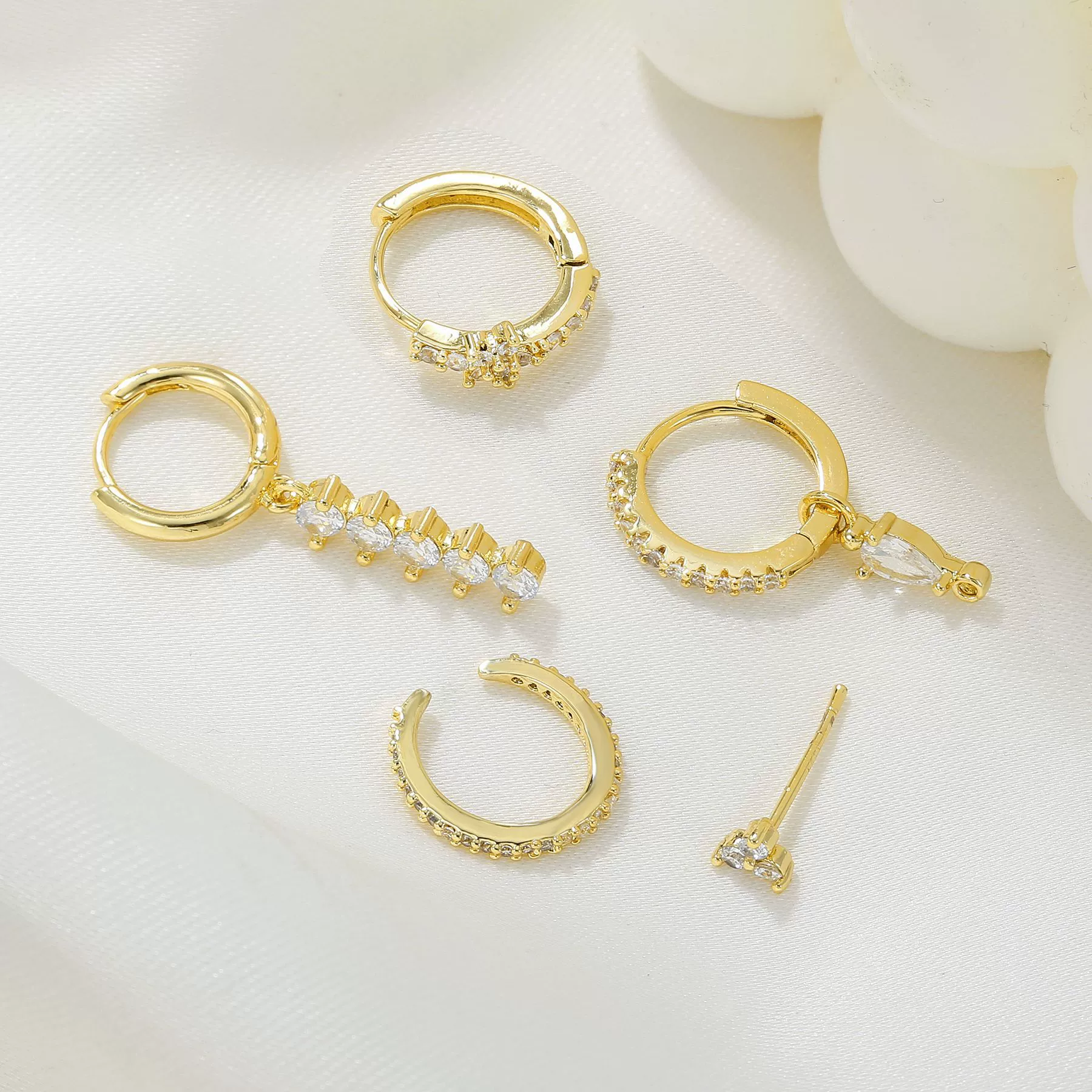 Light Luxury Style Dropshaped Clover Copper Goldplated Zircon Earrings Set For Women - Image 2