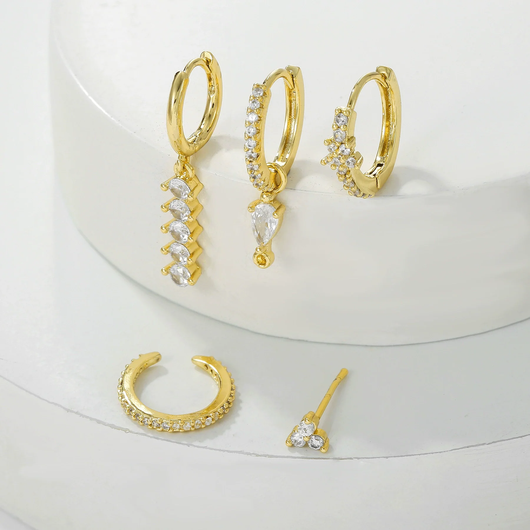 Light Luxury Style Dropshaped Clover Copper Goldplated Zircon Earrings Set For Women - Image 3