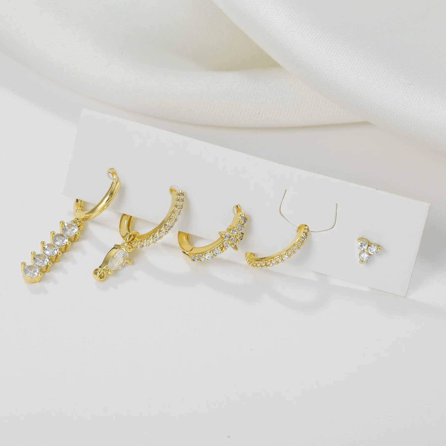 Light Luxury Style Dropshaped Clover Copper Goldplated Zircon Earrings Set For Women - Image 4