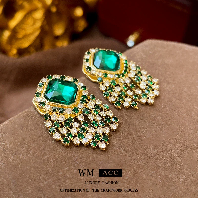 Medieval Vintage Women's Earrings Set With Synthetic Crystal Diamond Geometric Pattern - Image 3