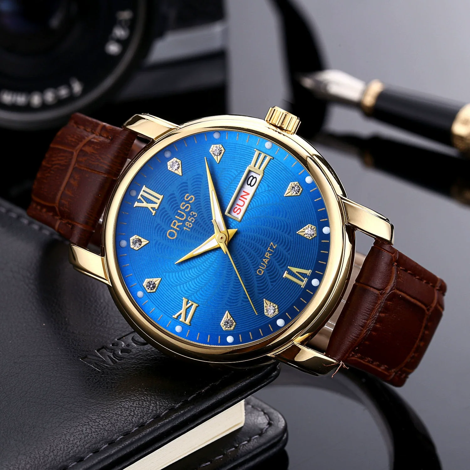Men's Alloy Case Pu Strap Sports Style Waterproof Luminous Round Dial Mineral Reinforced Glass Mirror Watch - Image 2