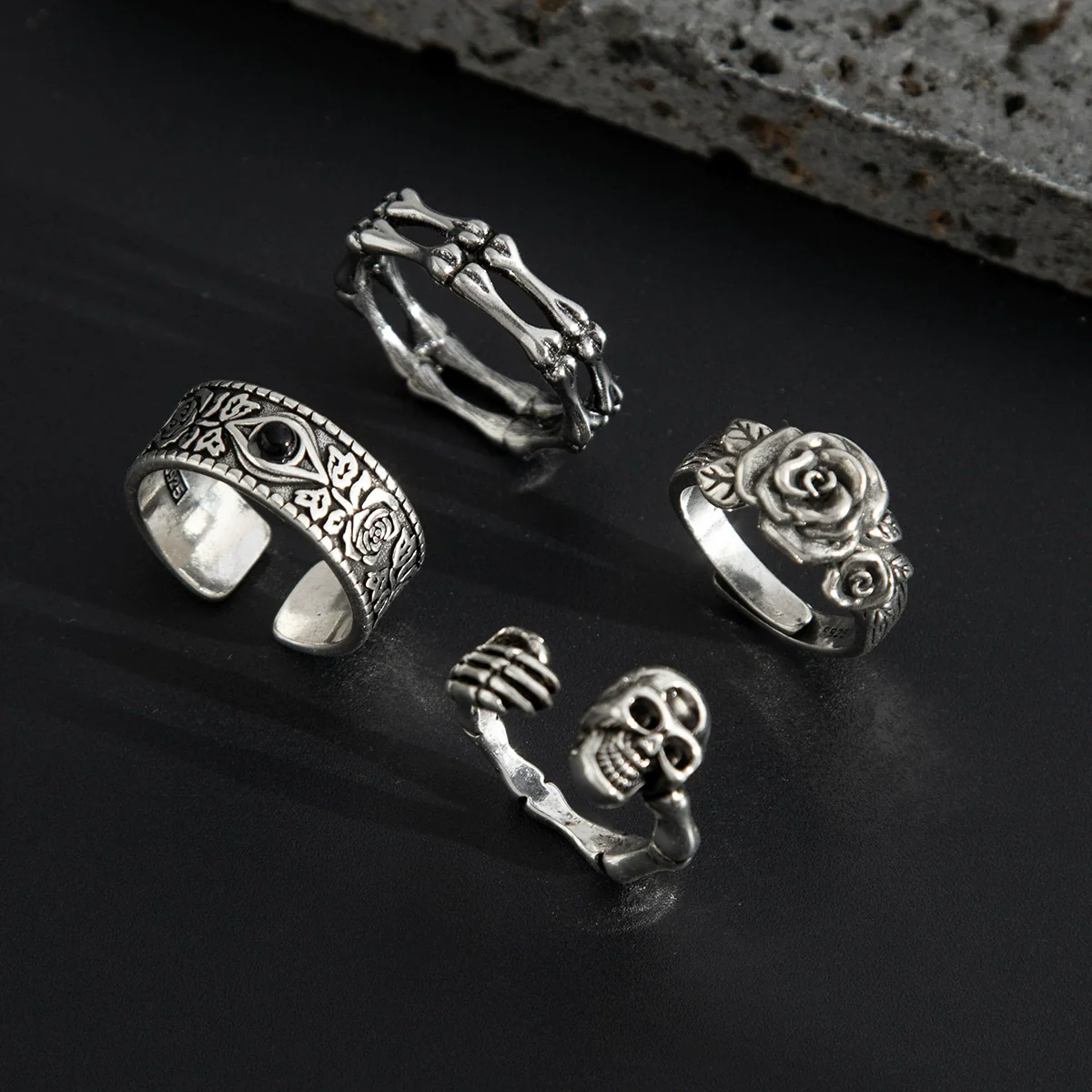 Men's Alloy Geometric Skull Ghost Claw Ring With Electroplating - Image 3