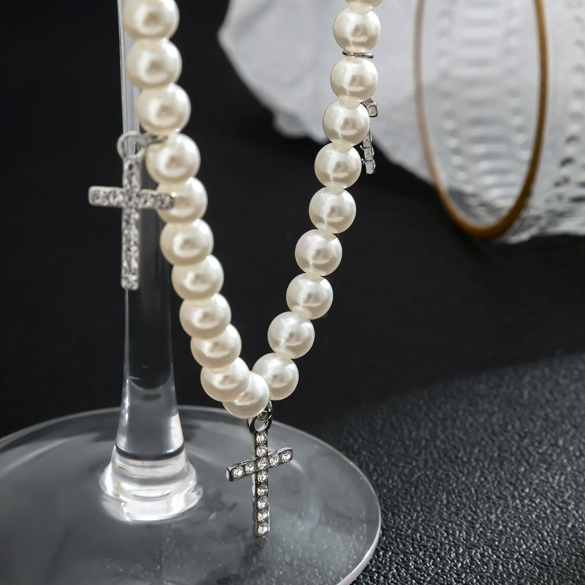 Men's Alloy Imitation Pearl Cross Diamondencrusted Hiphop Necklace - Image 4