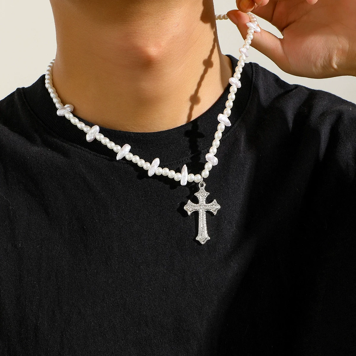 Men's Handmade Alloy Imitation Pearl Cross Geometric Hip Hop Necklace - Image 3