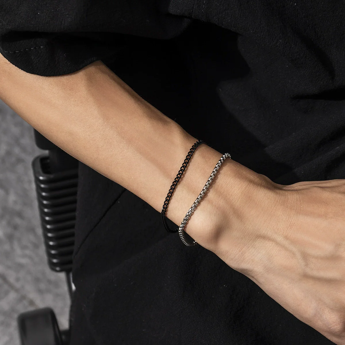 Men's Punk Trendy Square Pearl Metal Chain Bracelet With Geometric Pattern And Spray Paint - Image 3