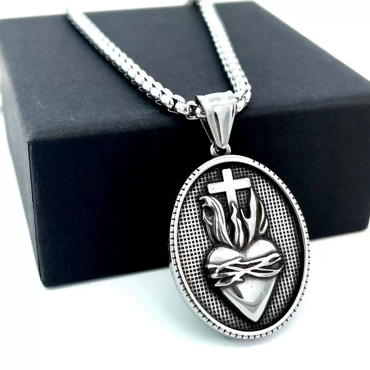 Men's Stainless Steel Heartshaped Pendant Necklace With Geometric Style And Polishing Process - Image 2