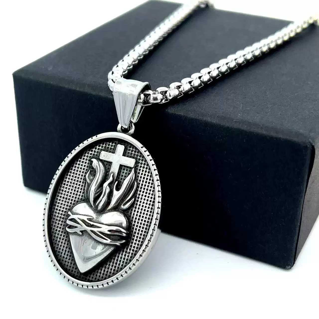 Men's Stainless Steel Heartshaped Pendant Necklace With Geometric Style And Polishing Process - Image 4