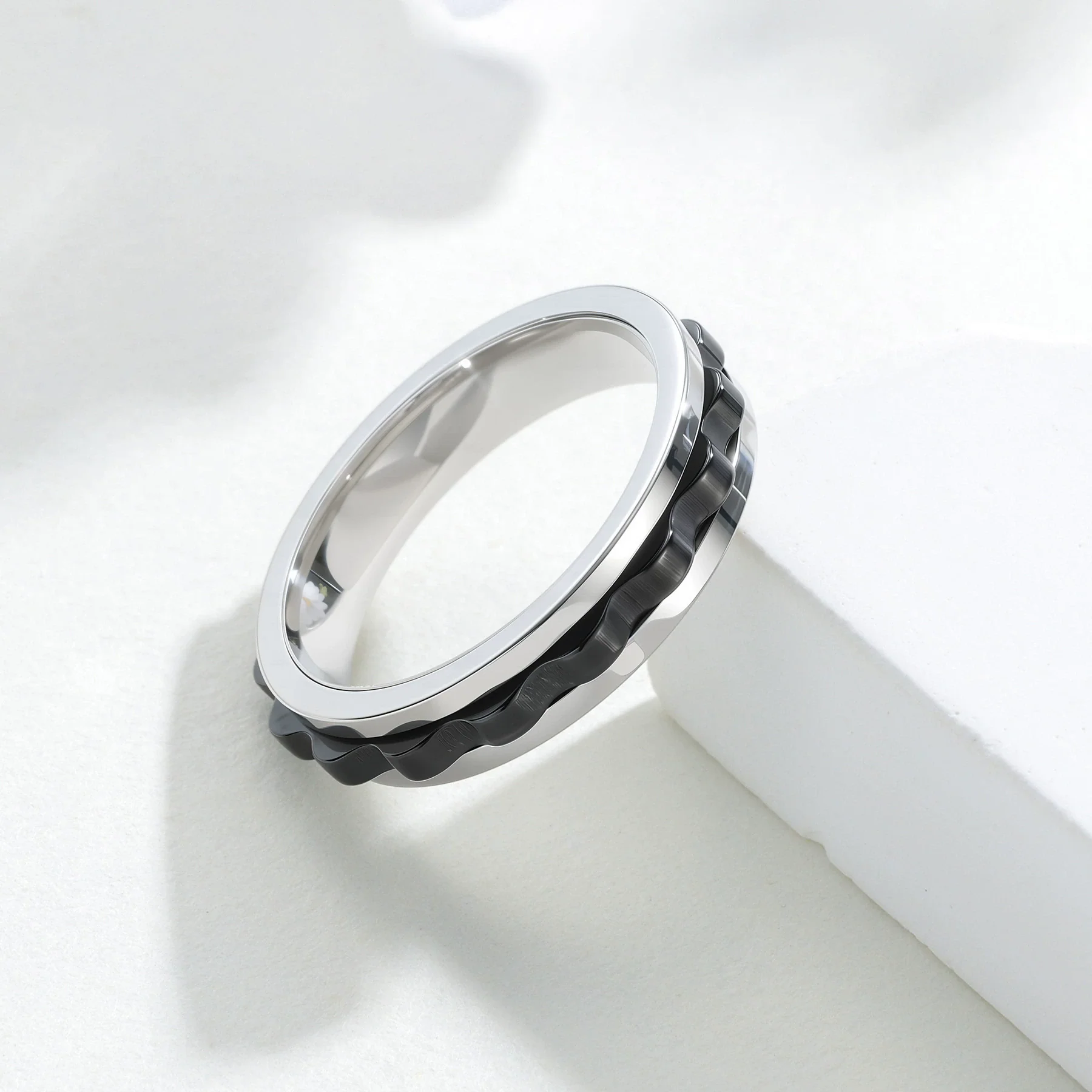 Men's Titanium Steel Ring Geometric Ushaped Multicolor Gear Rotating Decompression Electroplated Jewelry - Image 4