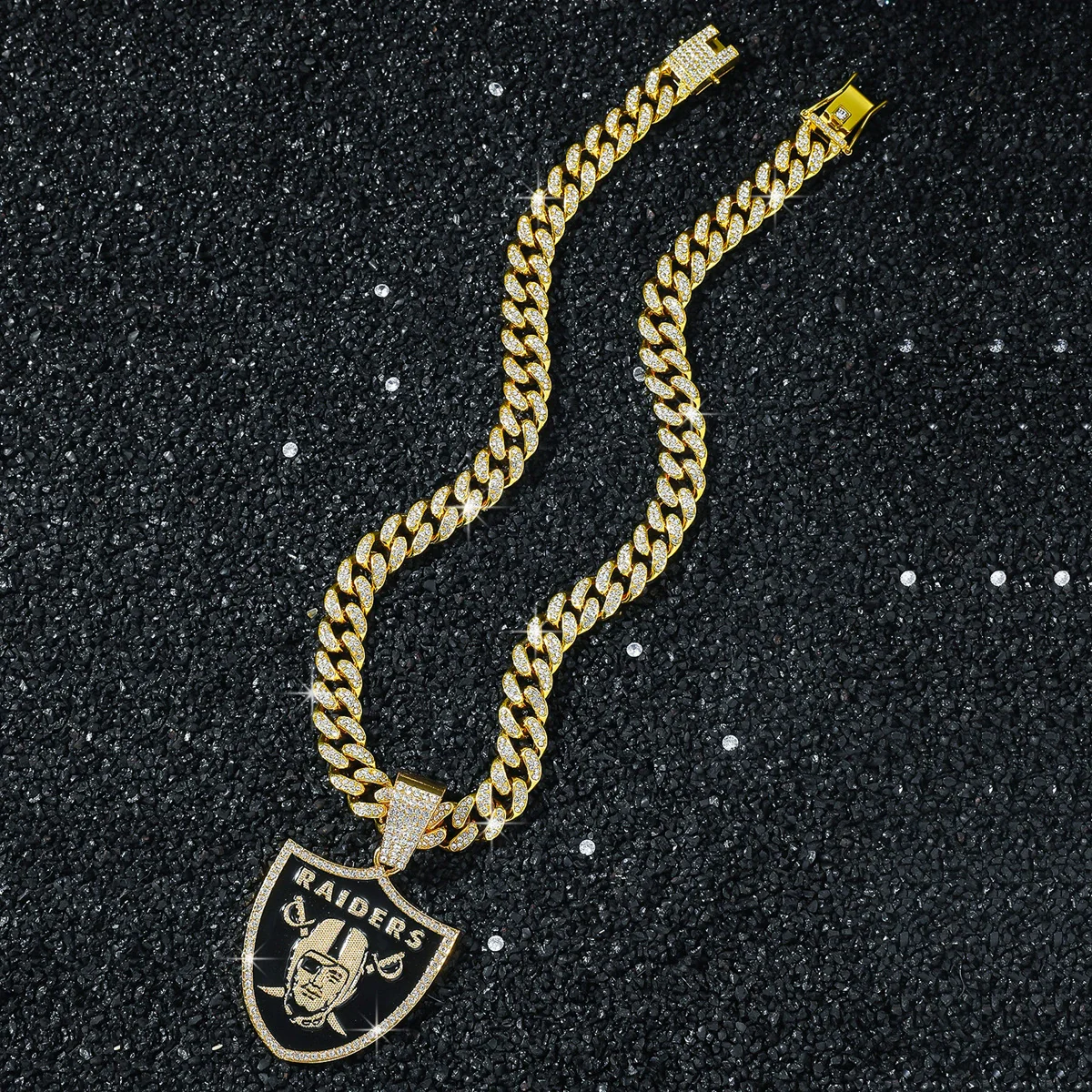 Men's Zinc Alloy Geometric Pirate Shield Pendant Necklace With Cuban Chain And Electroplating Design - Image 6