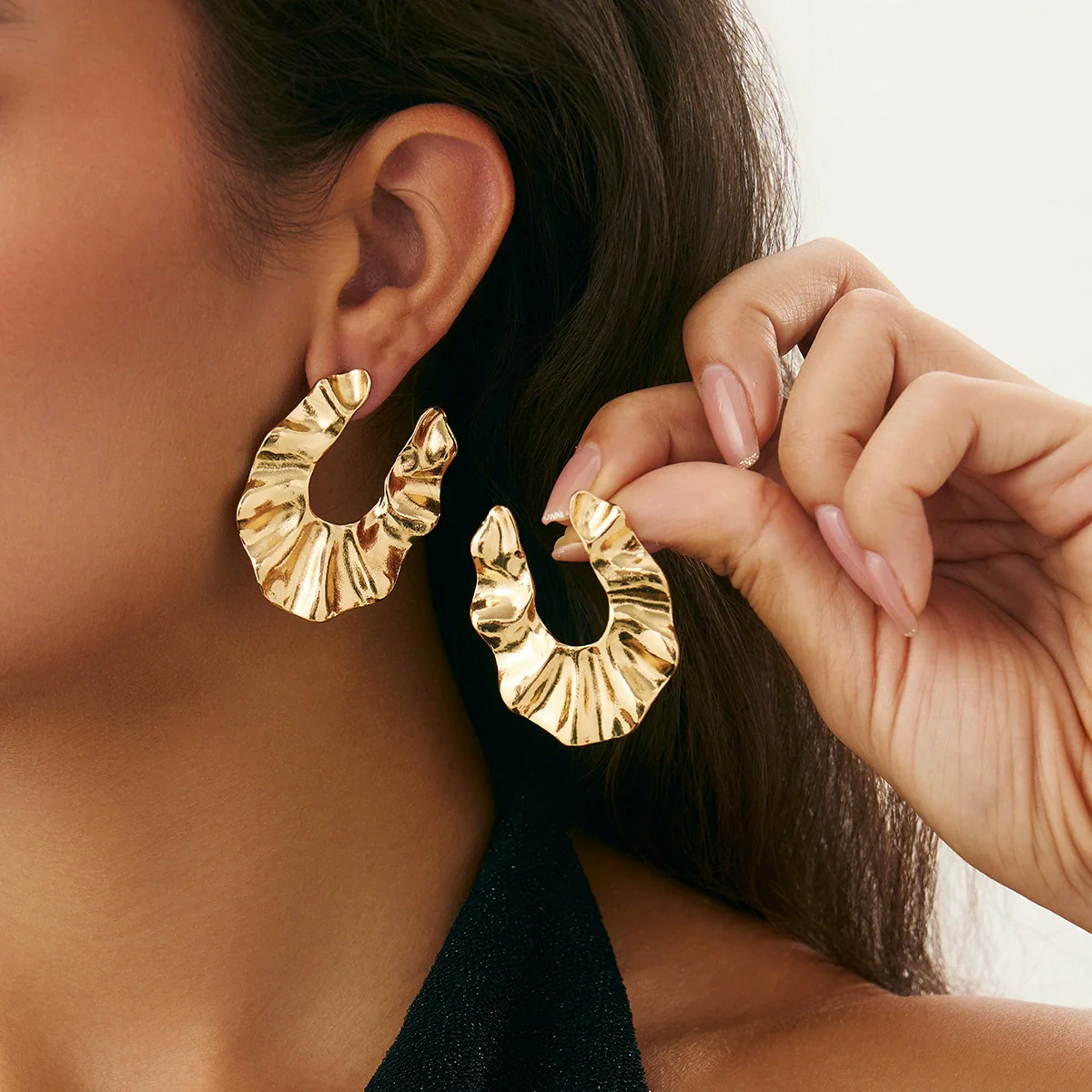 Metal Exaggerated Geometric Ushaped Twisted Cut Out Electroplated Women's Earrings - Image 10