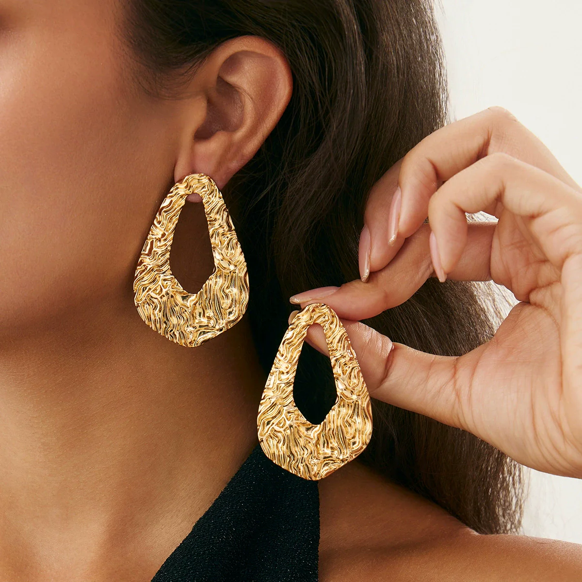 Metal Exaggerated Geometric Ushaped Twisted Cut Out Electroplated Women's Earrings - Image 16