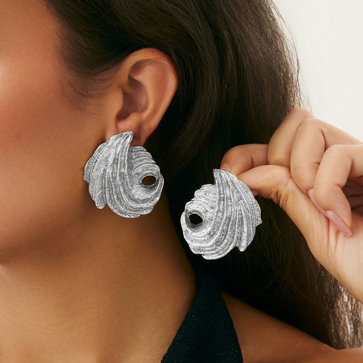 Metal Exaggerated Geometric Ushaped Twisted Cut Out Electroplated Women's Earrings - Image 7