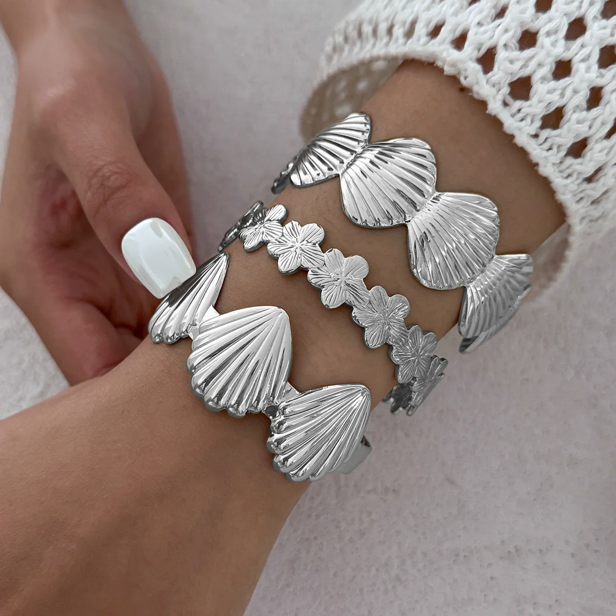 Metal Flower Shell Open Bracelet Electroplated - Image 3