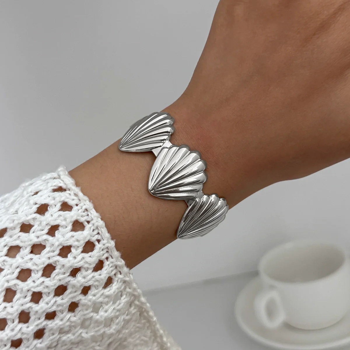 Metal Flower Shell Open Bracelet Electroplated - Image 7