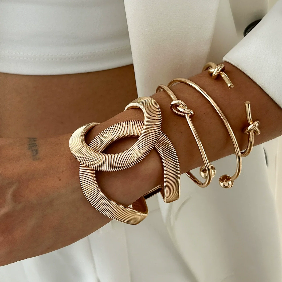 Metal Geometric Hollow Opening Bracelet With Electroplating For Women Minimalist Style - Image 2
