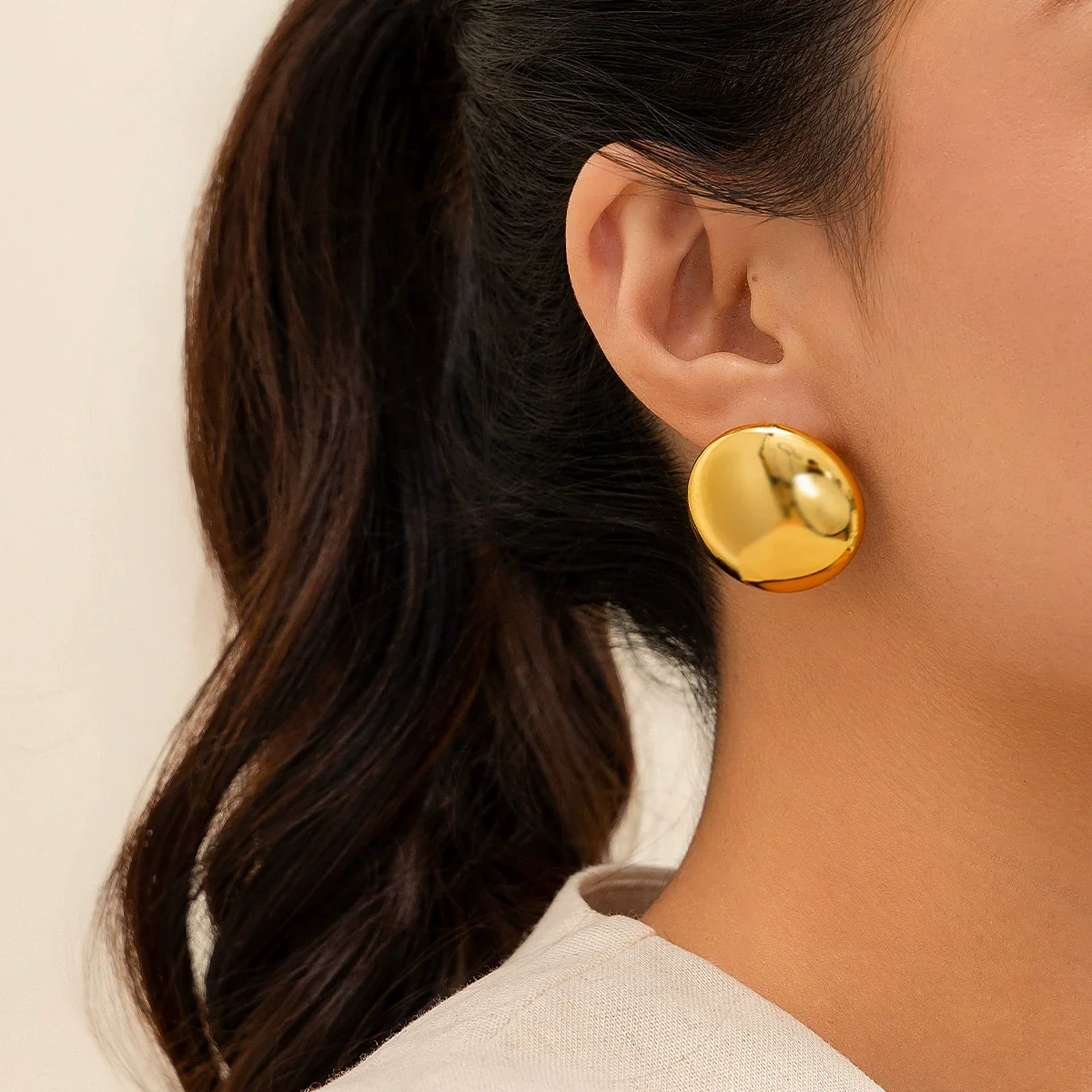 Metal Geometric Love Pleated Drop And Heart Shape Stud Earrings For Women With Electroplating Treatment - Image 4