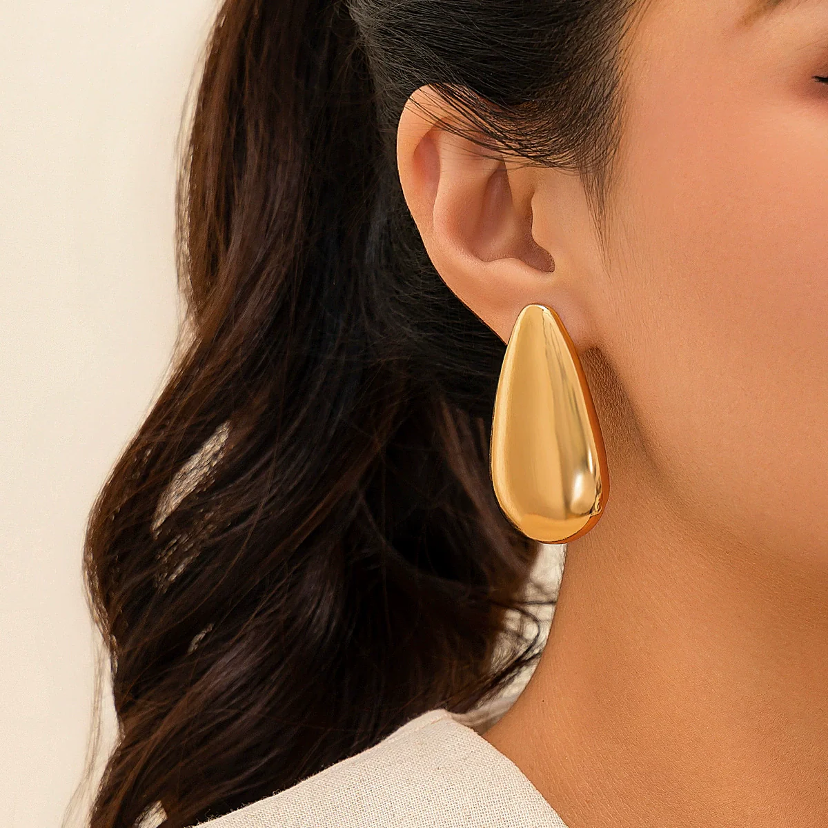 Metal Geometric Love Pleated Drop And Heart Shape Stud Earrings For Women With Electroplating Treatment - Image 9