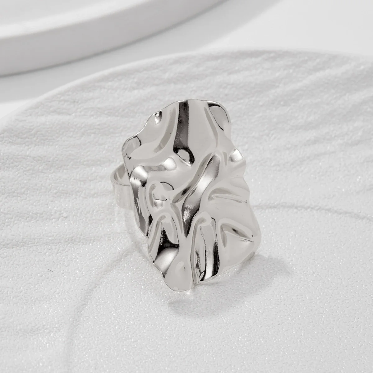 Metal Geometric Square Pleated Hiphop Style Women's Ring With Electroplating - Image 4