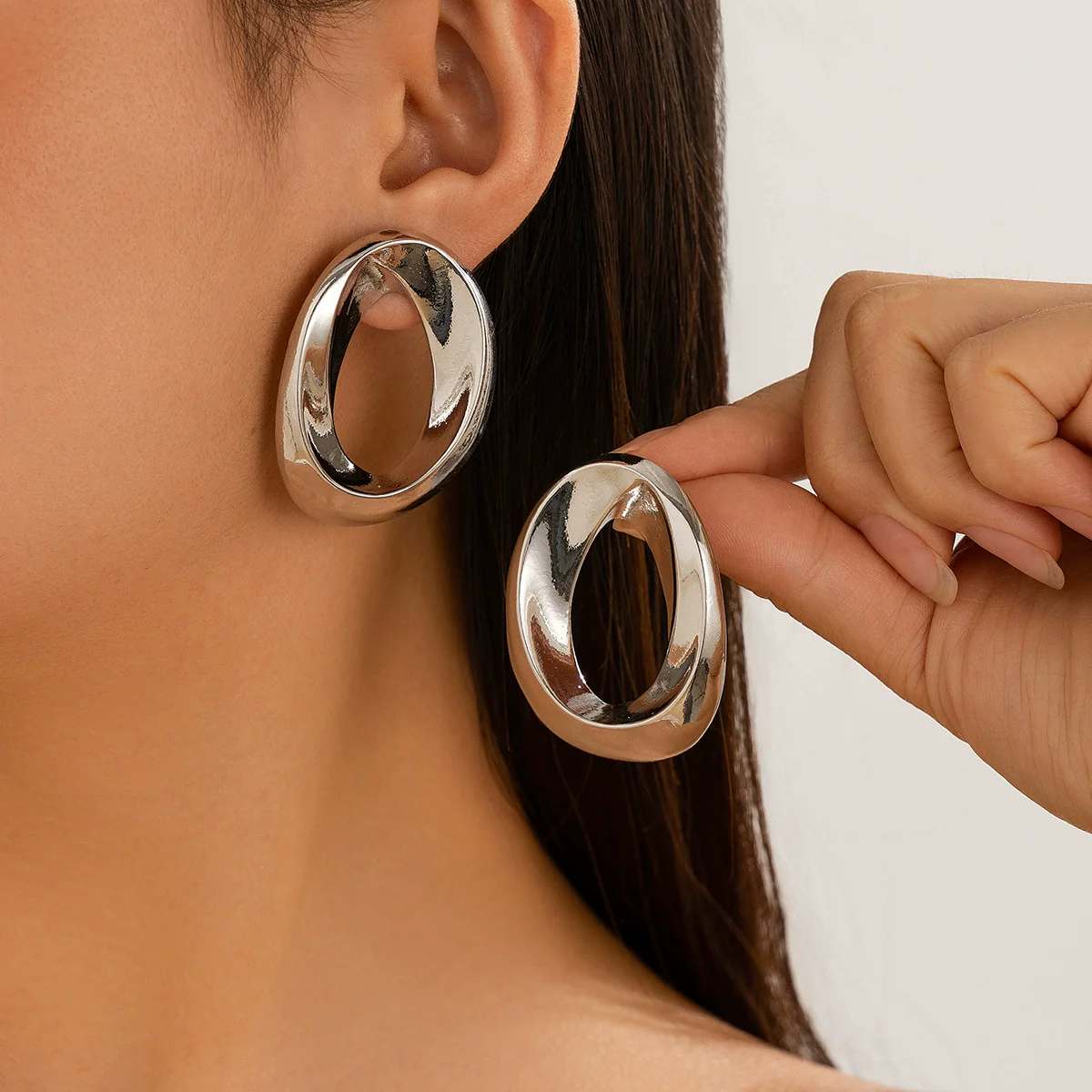 Metal Geometric Texture Hollow Electroplated Women's Earrings - Image 3