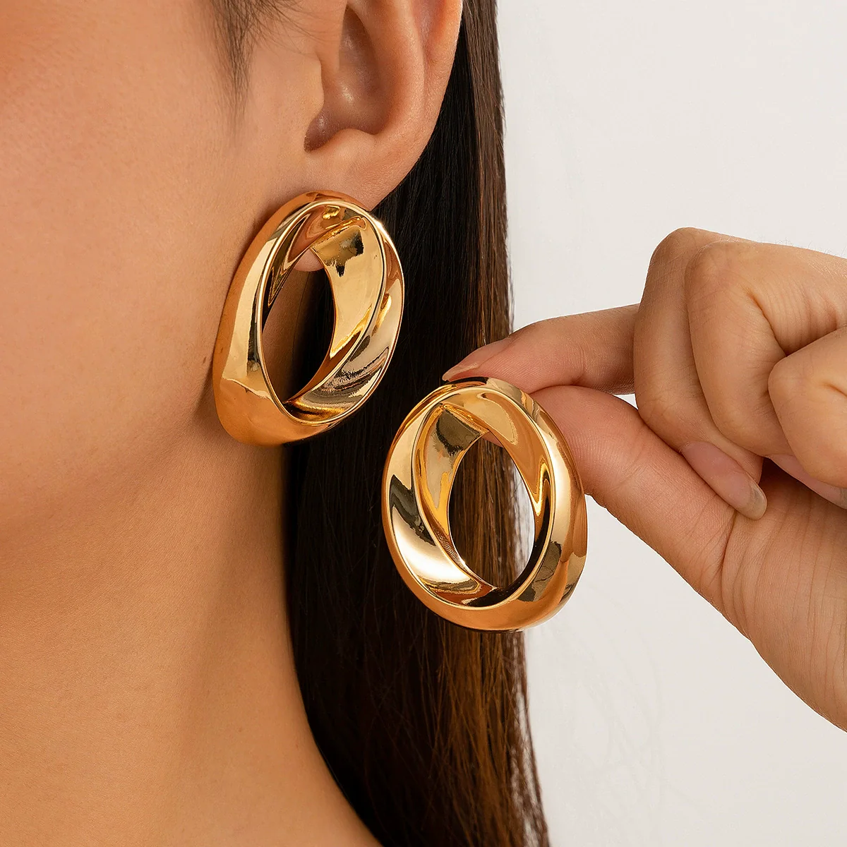 Metal Geometric Texture Hollow Electroplated Women's Earrings - Image 6