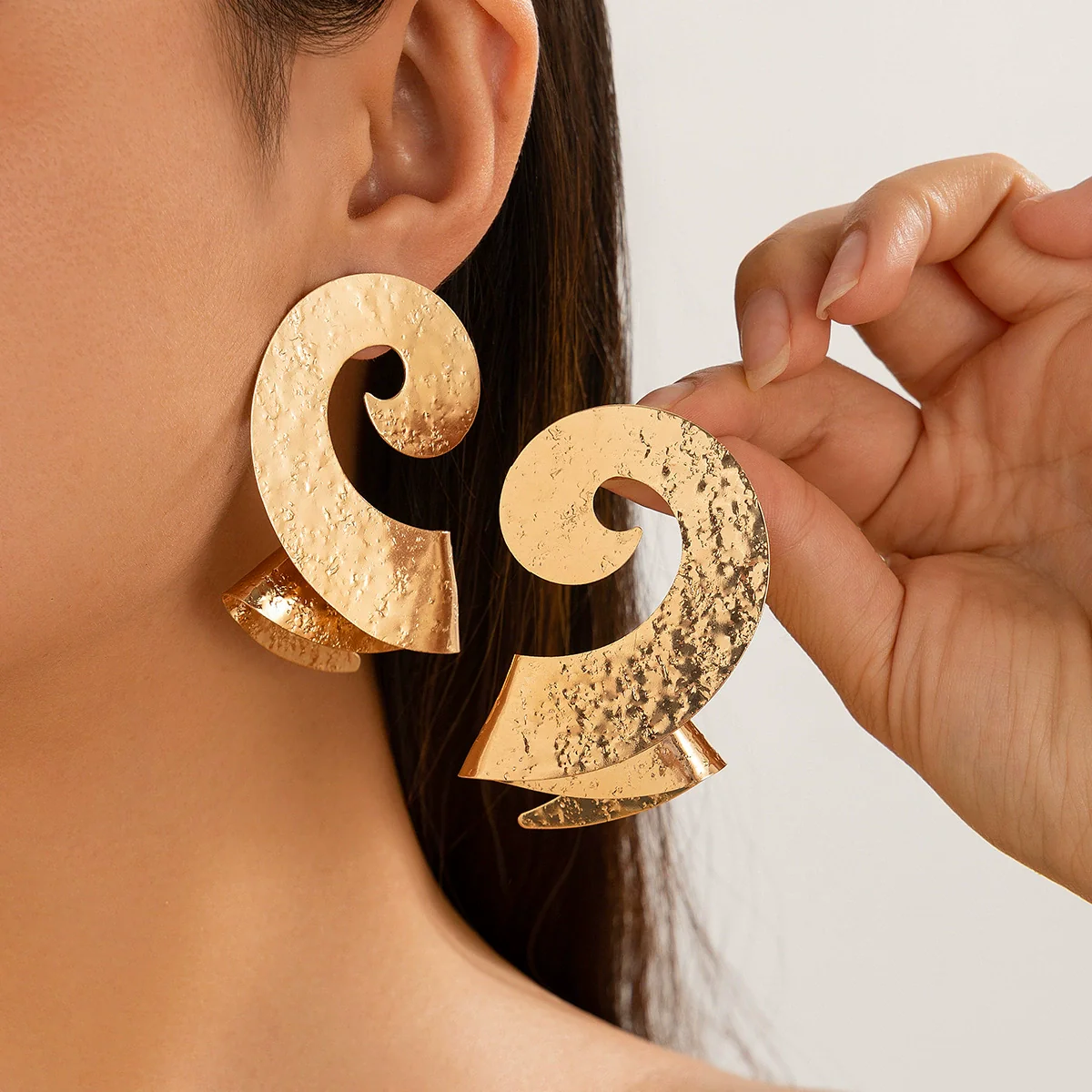 Metal Geometric Texture Hollow Electroplated Women's Earrings - Image 7