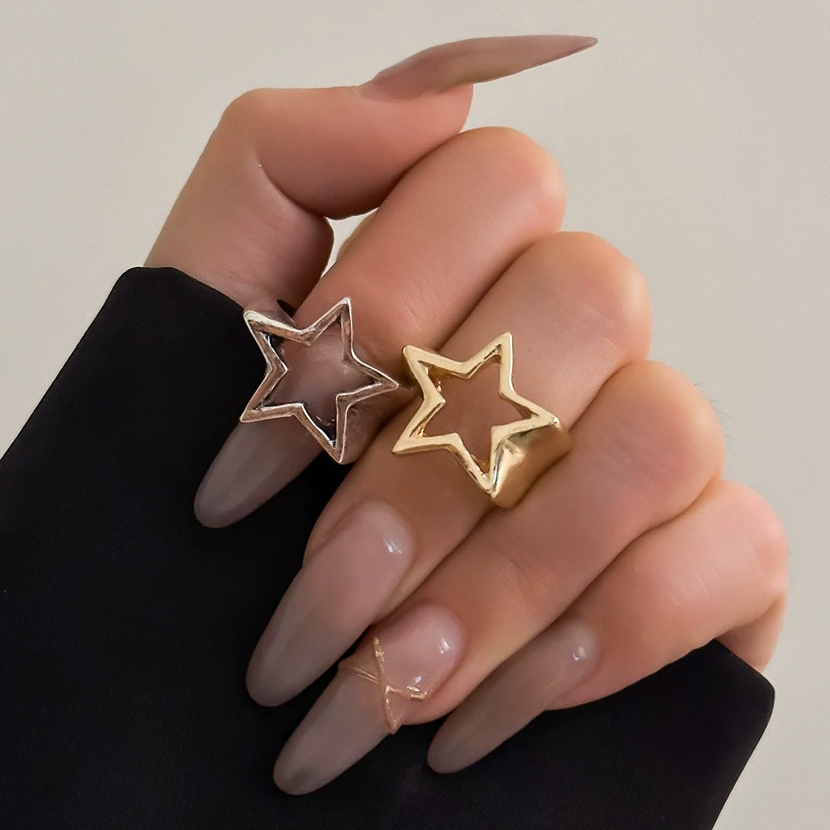 Metal Hollow Fivepointed Star Ring For Women Electroplated Geometric Design - Image 4