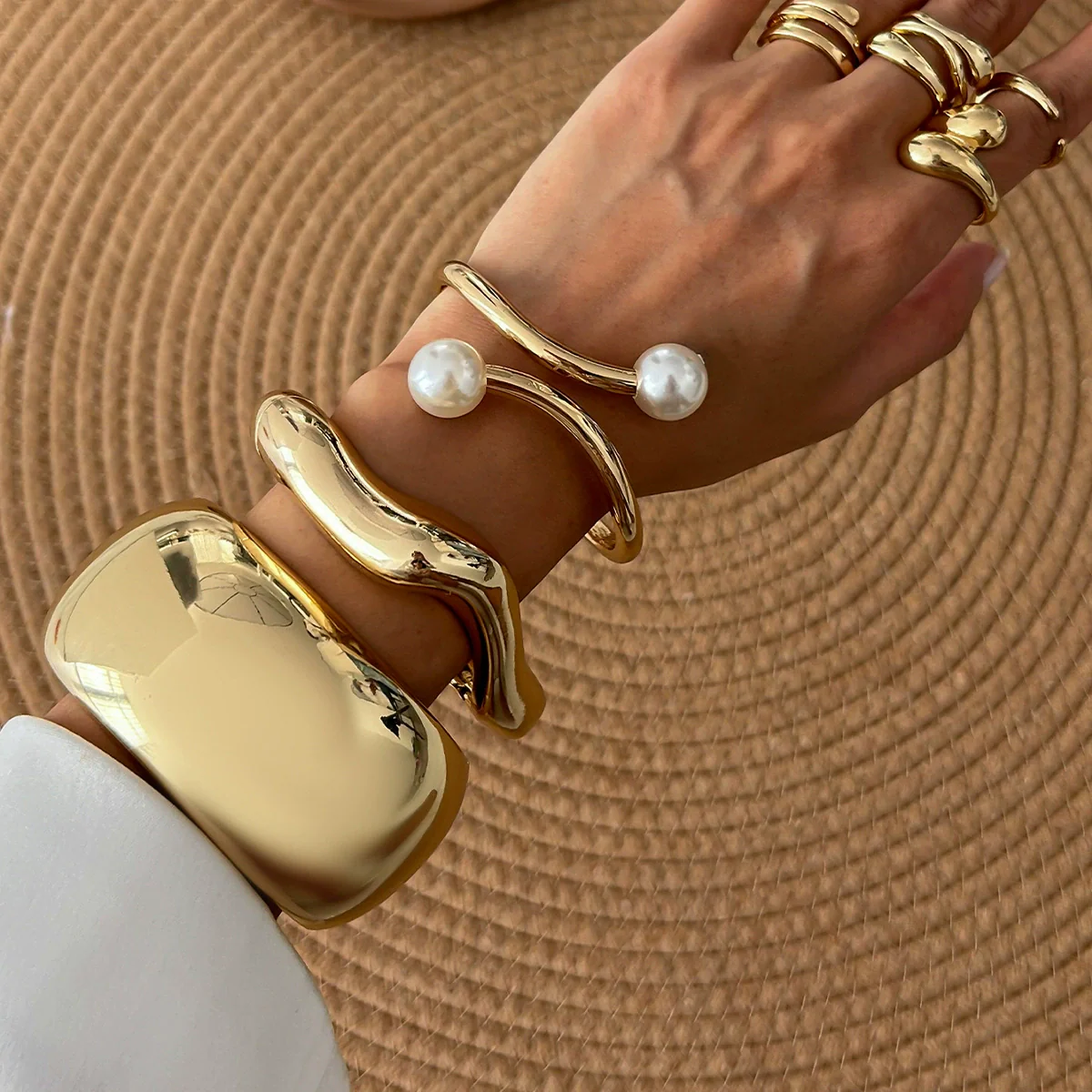 Metal Imitation Pearl Bracelet With Irregular Lines Electroplating Design