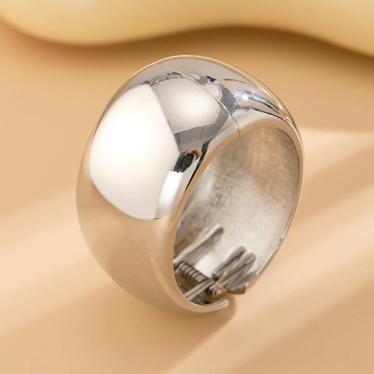 Metal Imitation Pearl Bracelet With Irregular Lines Electroplating Design - Image 4