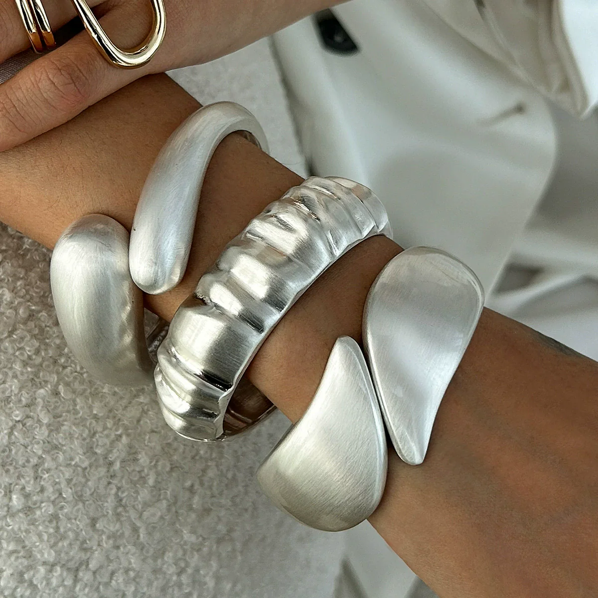 Metal Matte Ins Style Geometric Water Drop Hug Bracelet For Women With Electroplating