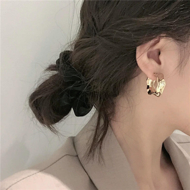 Metal Needle Design Pleated Geometric Electroplated Women's Earrings - Image 3