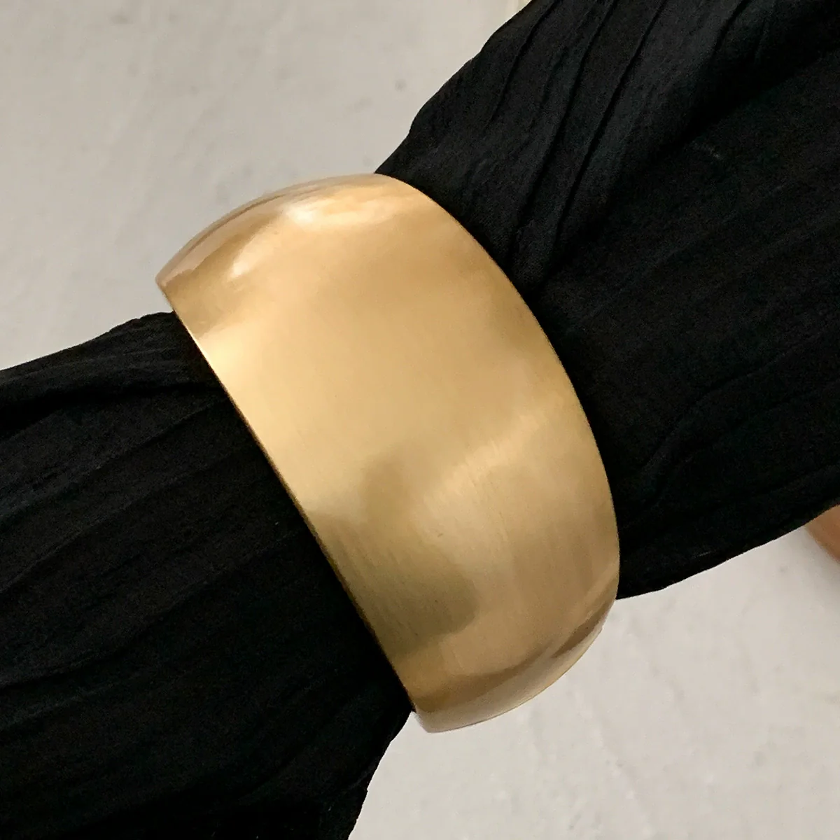 Metal Smooth Spring Buckle Bracelet With Knock Pattern And Electroplating For Women - Image 10