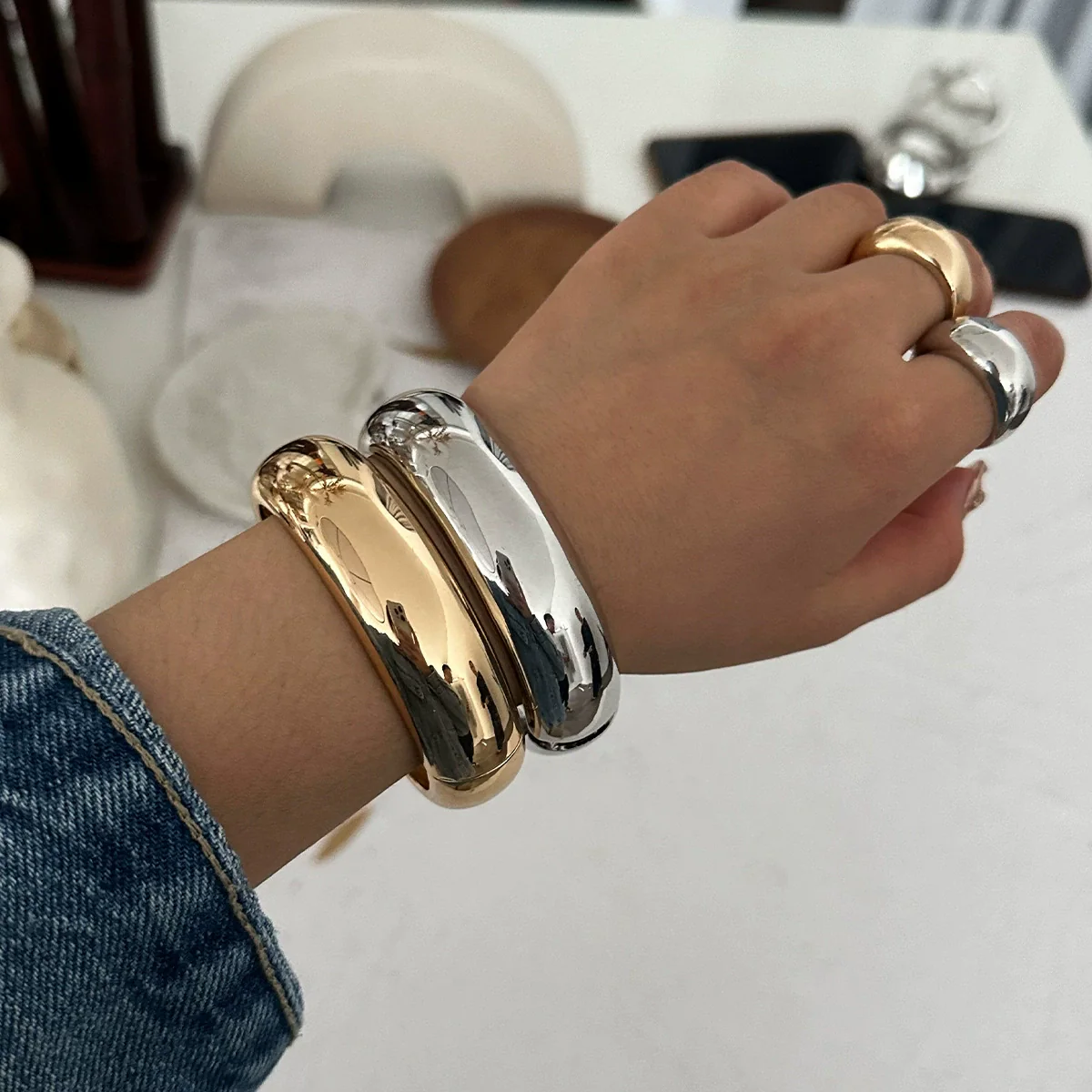 Metal Square Retro Style Electroplated Women's Bracelet - Image 2