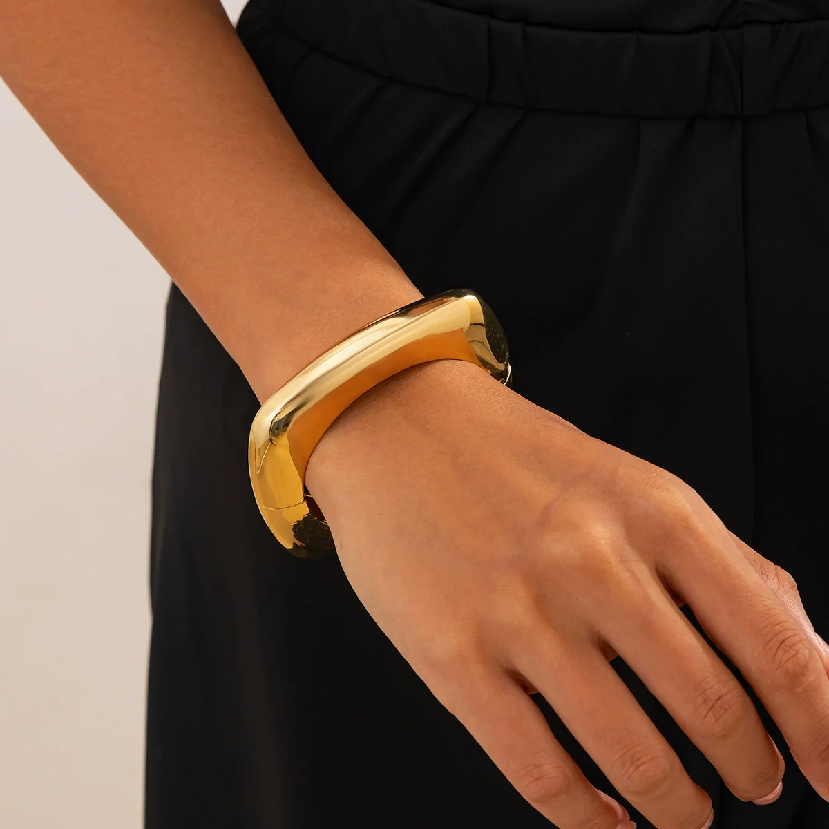 Metal Square Retro Style Electroplated Women's Bracelet - Image 9