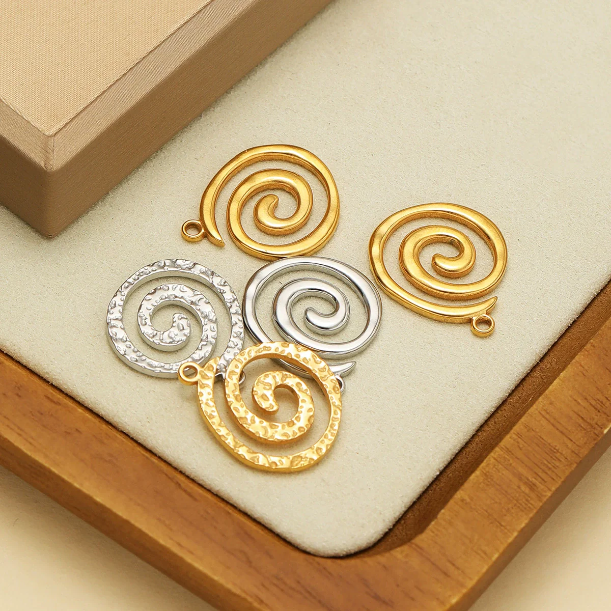 Metal Stainless Steel Gold Round Vortex Spiral Swirl Pendant Jewelry Accessories With Electroplating - Image 2
