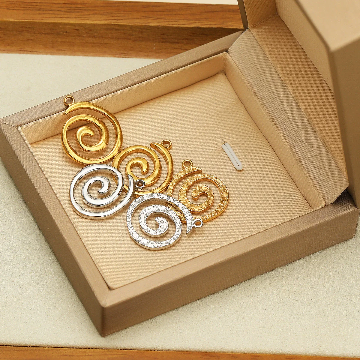 Metal Stainless Steel Gold Round Vortex Spiral Swirl Pendant Jewelry Accessories With Electroplating - Image 3