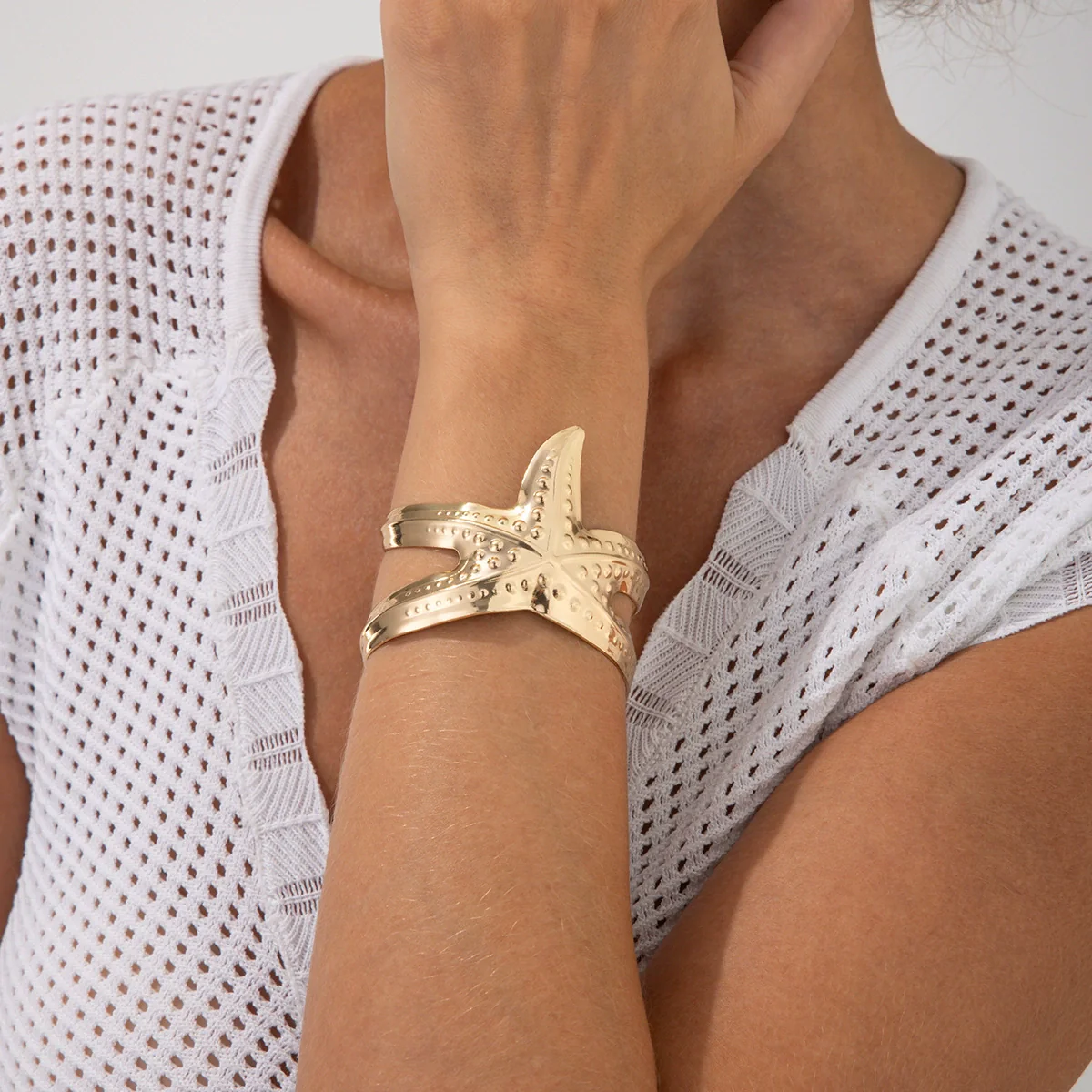 Metal Starfish Bracelet With Exaggerated Design Electroplated Iron For Women - Image 3