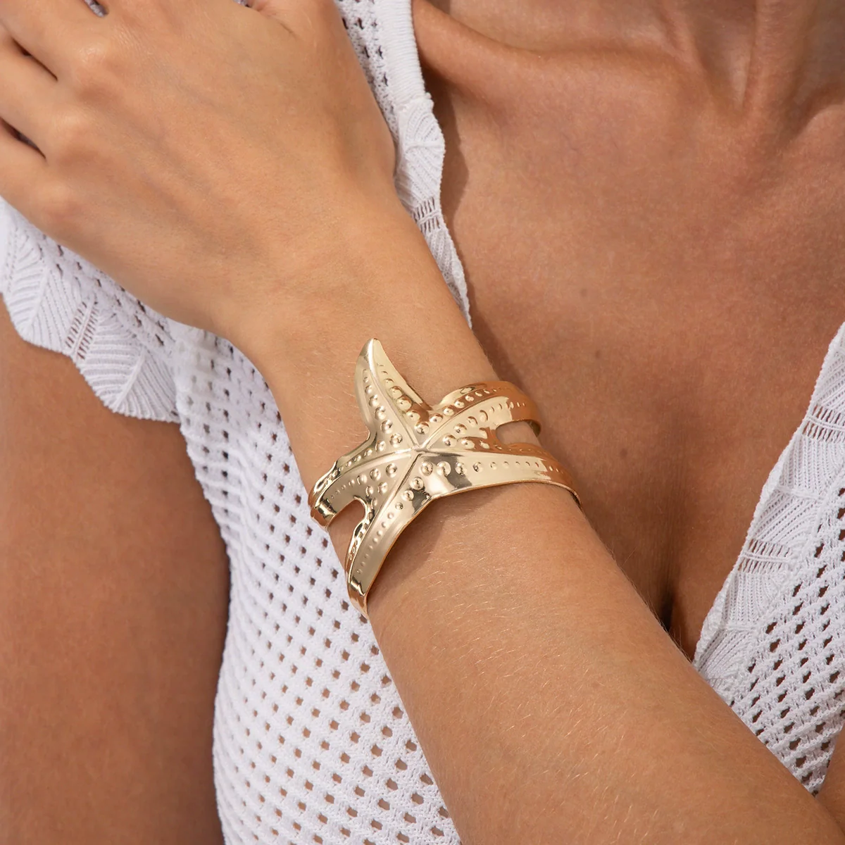 Metal Starfish Bracelet With Exaggerated Design Electroplated Iron For Women - Image 6