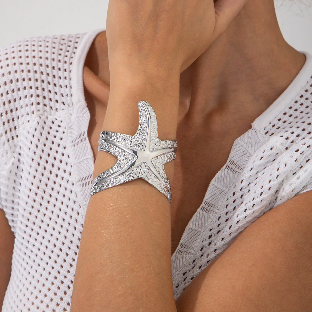 Metal Starfish Bracelet With Exaggerated Design Electroplated Iron For Women - Image 9