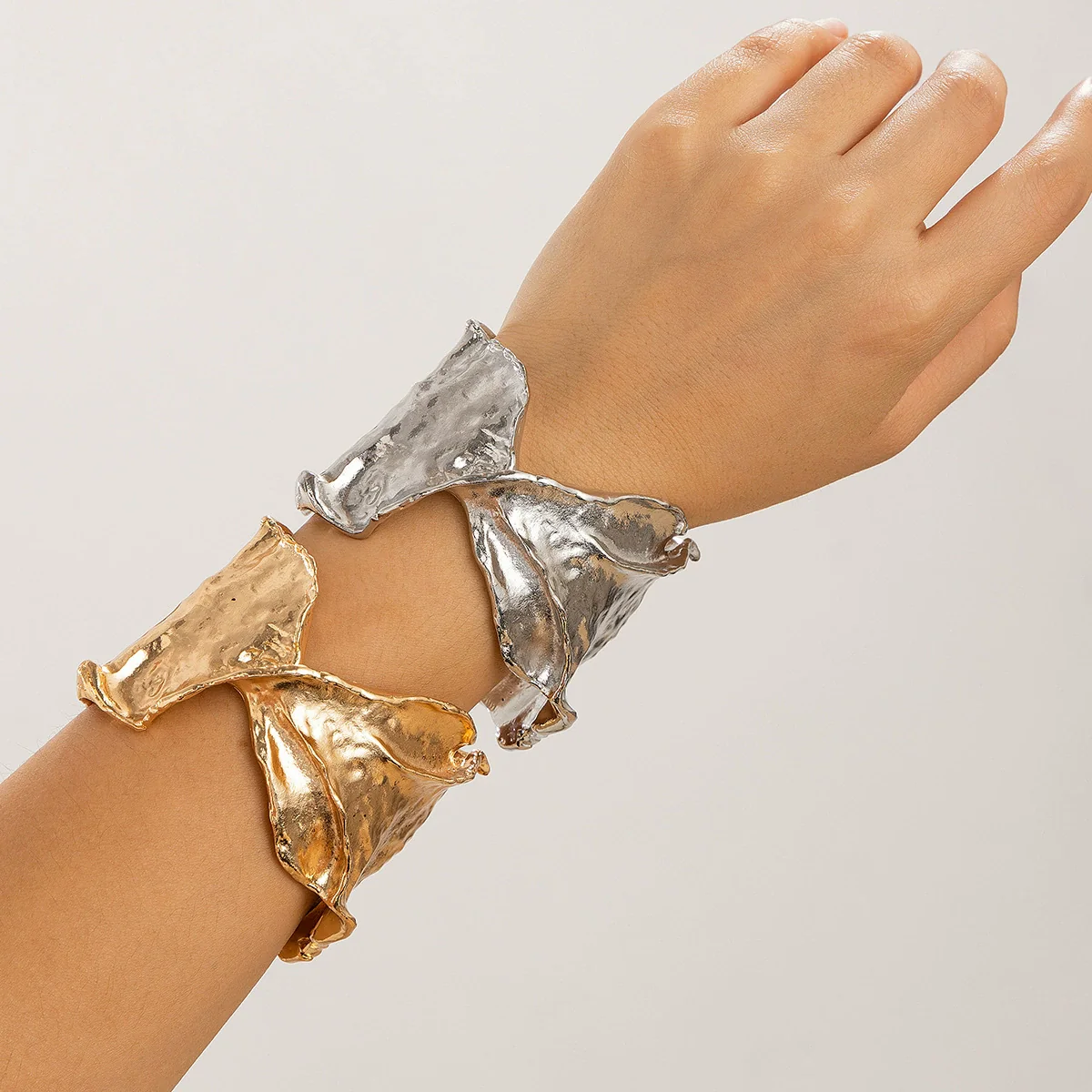 Metal Threedimensional Leaf Open Bracelet With Electroplating Design