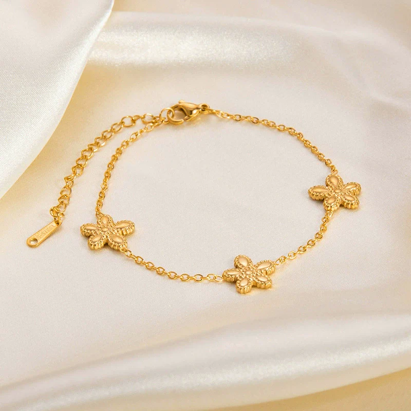 Minimalist Geometric Heartshaped Stainless Steel 18K Goldplated Bracelet Jewelry For Women - Image 3