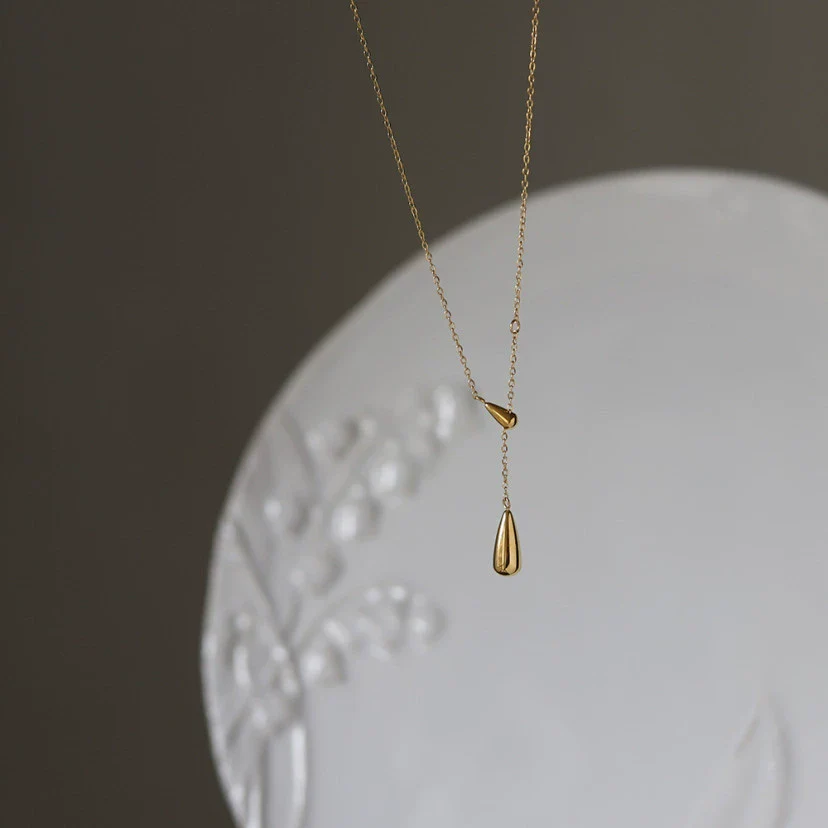 Minimalist Light Luxury Style Electroplated Titanium Steel Water Drop Pendant O Word Chain Unisex Necklace - Image 4