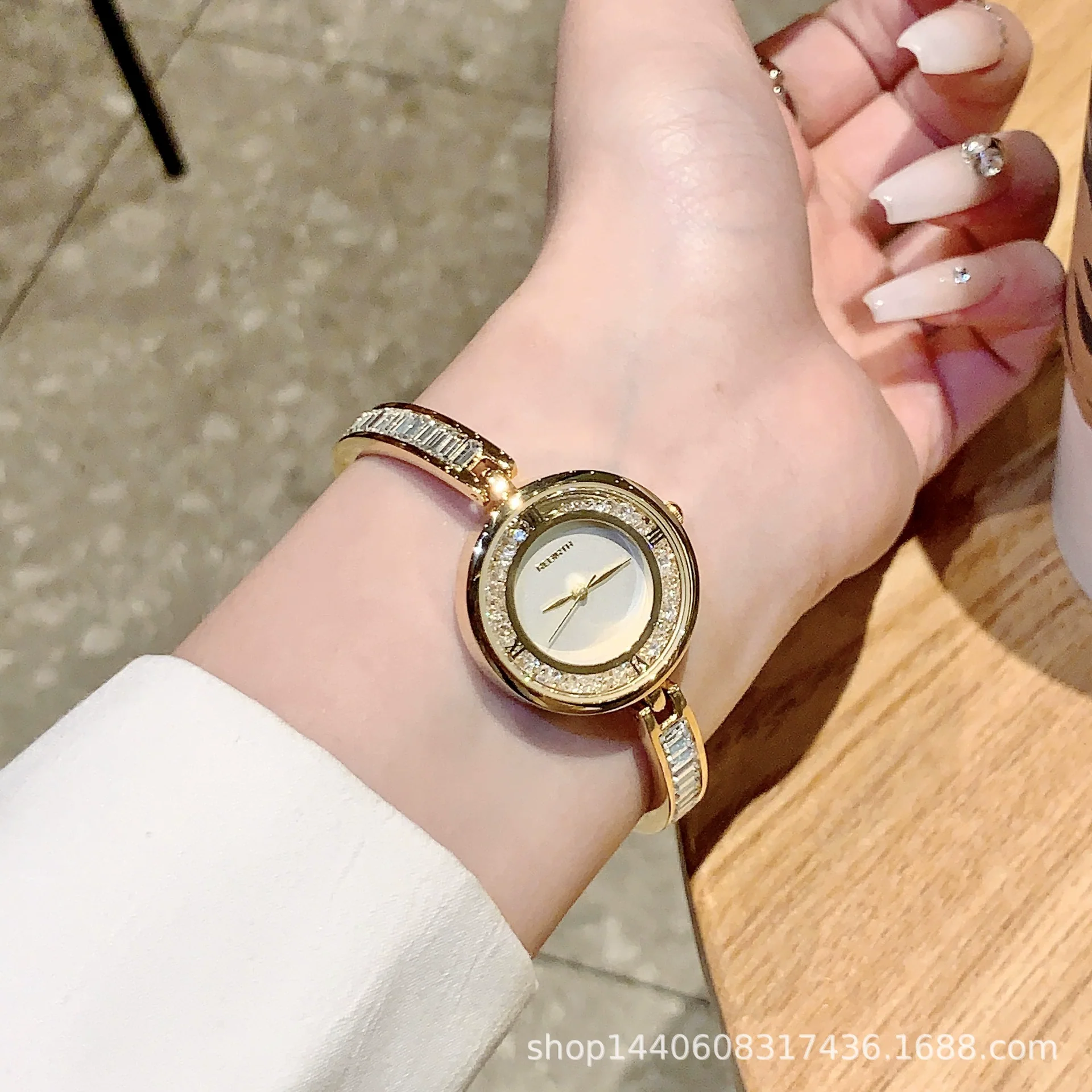 Mobile Rhinestone Fashion Simple Women's Bracelet Watch Alloy Ordinary Glass Mirror - Image 3