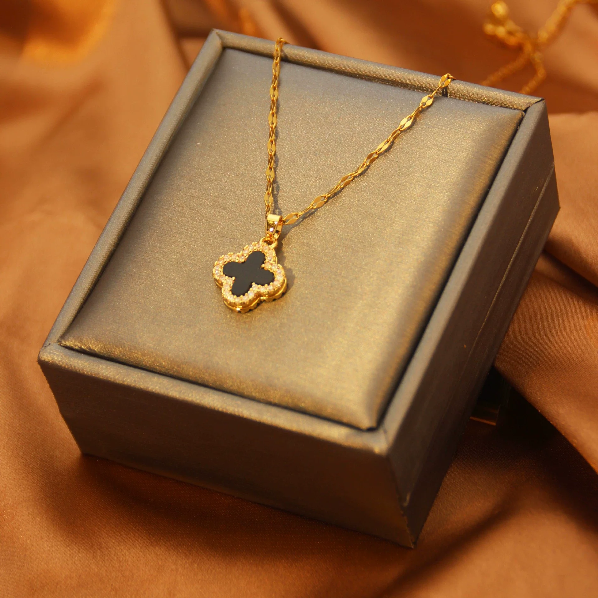 Necklace Copper Inlaid Zircon Four Leaf Clover Pendant With Titanium Steel Chain Electroplating Design For Women - Image 2
