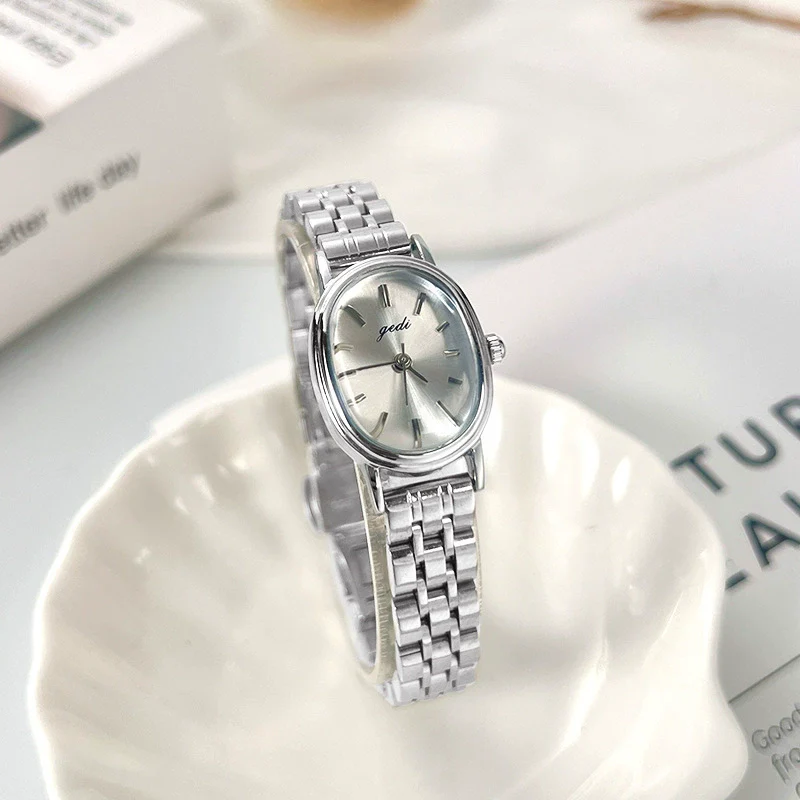 Oval Alloy Band Quartz Watch For Women Light Luxury Retro Style