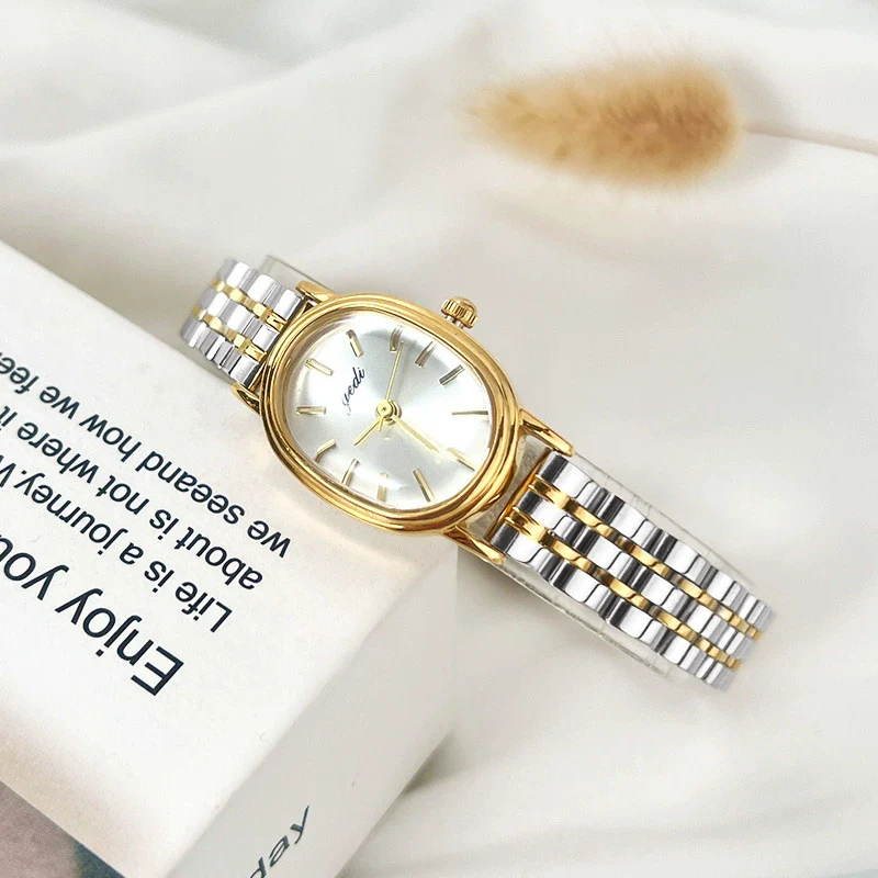 Oval Alloy Band Quartz Watch For Women Light Luxury Retro Style - Image 2