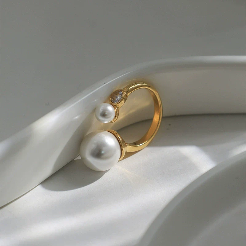 Pearl Zircon Inlaid Stainless Steel Geometric Ring For Women Light Luxury Electroplating Style