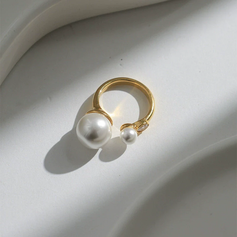 Pearl Zircon Inlaid Stainless Steel Geometric Ring For Women Light Luxury Electroplating Style - Image 3